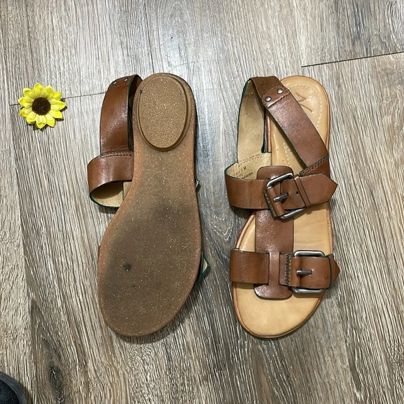 NAYA Stoneham Sandals - Picture 5 of 5